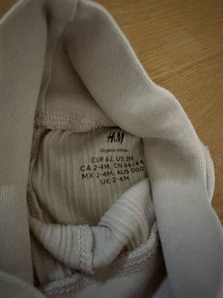Conjunto bebé H&M 2-4 meses body y pantalón