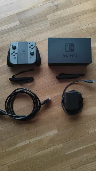 Consola Nintendo Switch con 4 mandos + extras