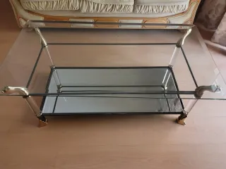 Mesa baja cristal y metal dorado