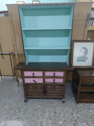Mueble antiguo madera con cajones y puertas