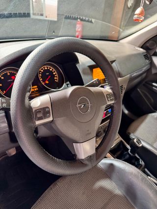 OPEL Astra 1.7 CDTi Cosmo 100 CV