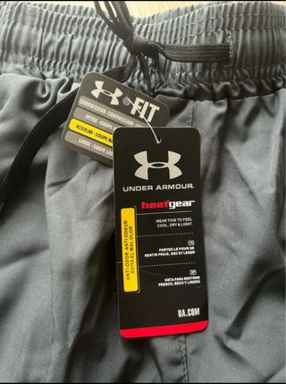 Pantalón Under Armour gris