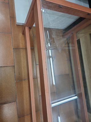 Mesa de centro de madera y cristal