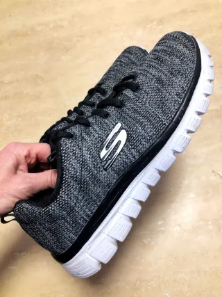 Zapatillas Skechers Negras y Grises