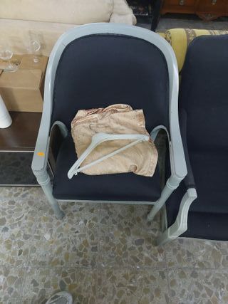 Sillón antiguo tapizado tela y madera