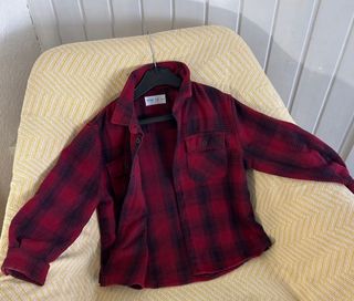 Camisa de franela a cuadros roja y negra talla 7/8