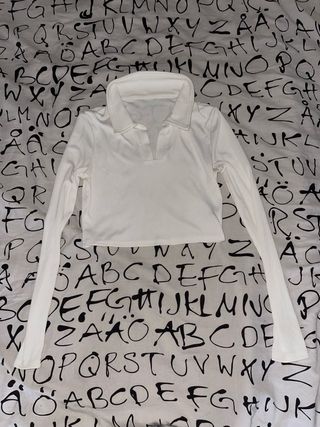 Top blanco de manga larga Shein.