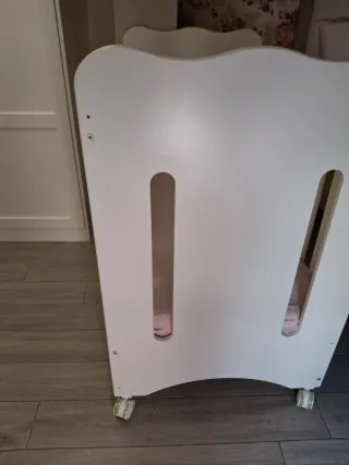 Cuna de bebé blanca