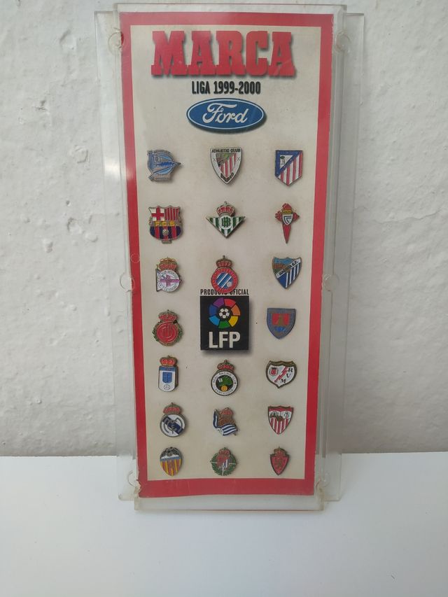 Collezione Pins Liga 99/00 del marchio Ford