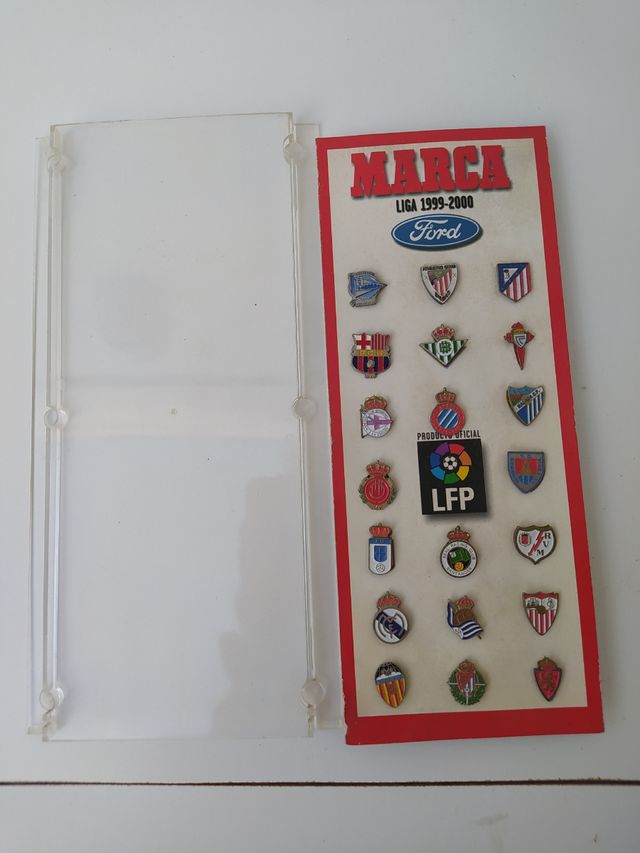 Collezione Pins Liga 99/00 del marchio Ford