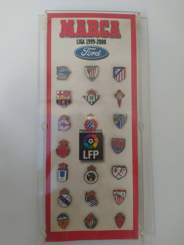 Collezione Pins Liga 99/00 del marchio Ford
