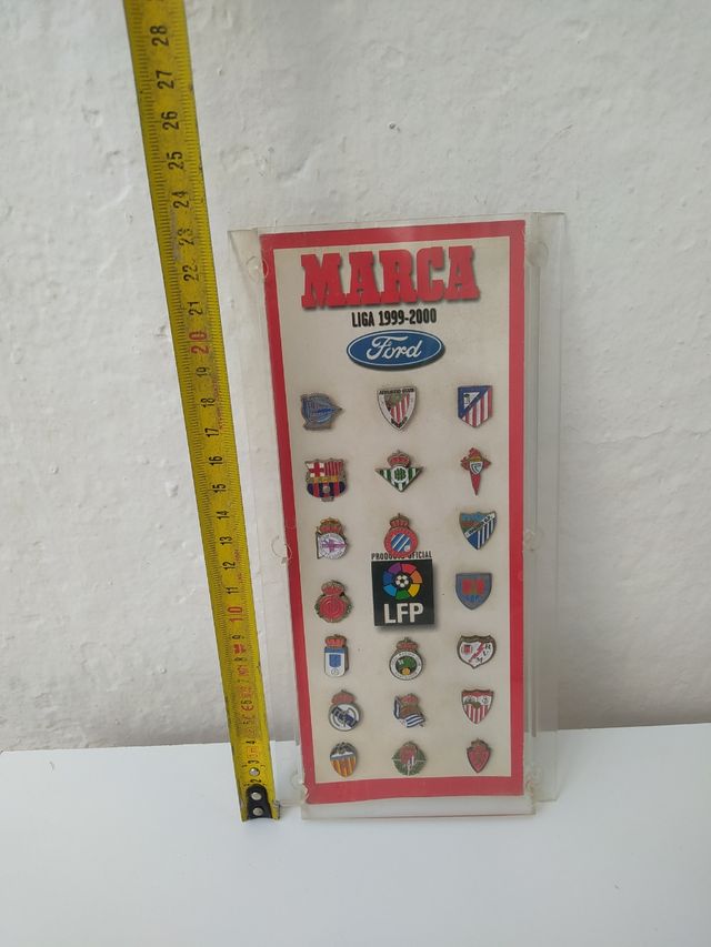 Collezione Pins Liga 99/00 del marchio Ford