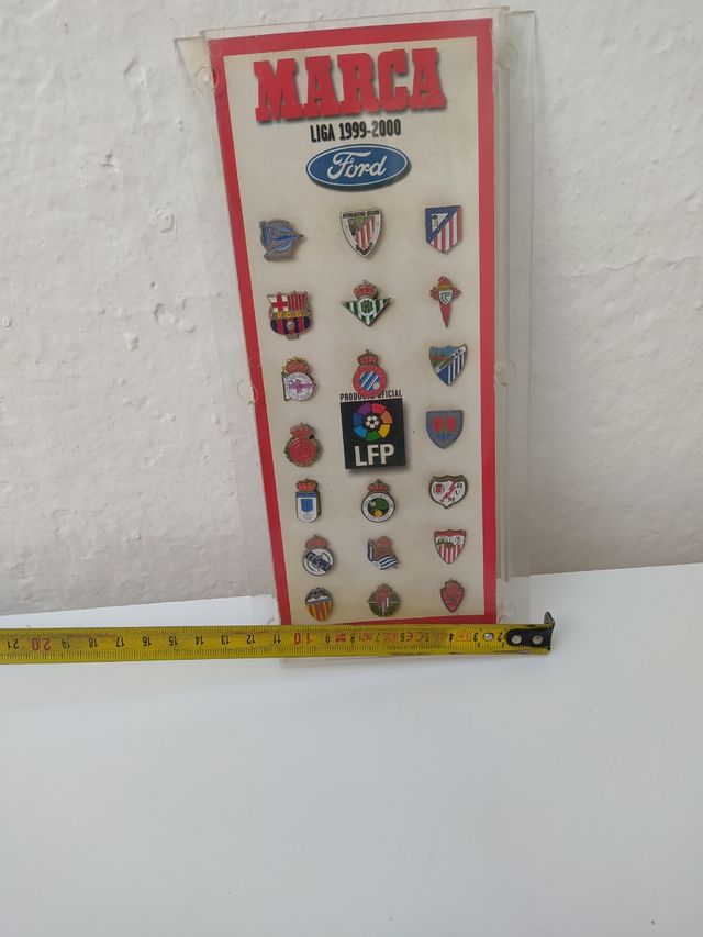 Collezione Pins Liga 99/00 del marchio Ford