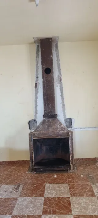 Chimenea de leña rústica