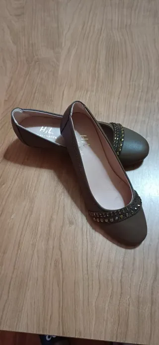 Bailarinas H.L. Marrón y Dorado con Tachuelas