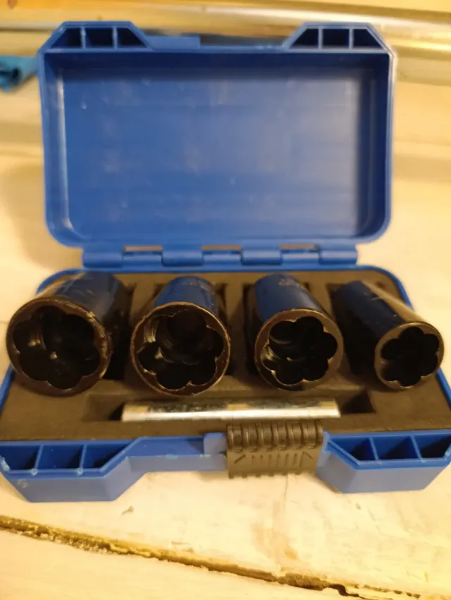 Juego extractores tornillos antirobo llantas coche