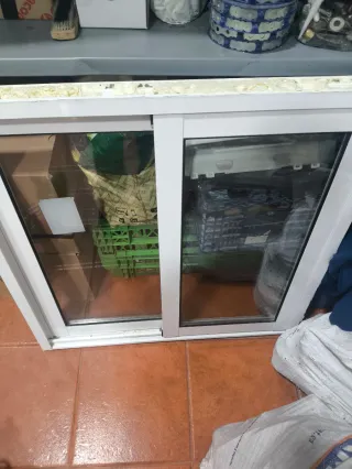 Ventana corredera de aluminio. 80*80