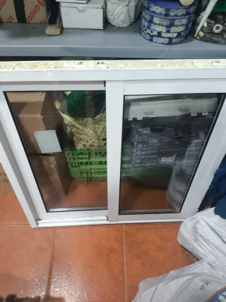 Ventana corredera de aluminio. 80*80