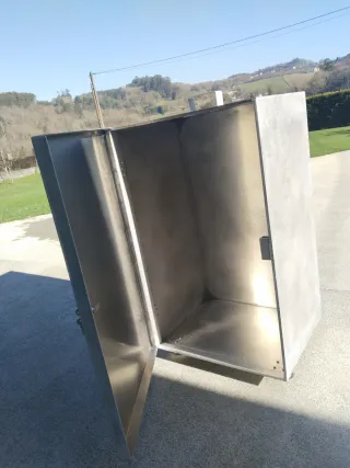 Baúl de aluminio con llave y ruedas