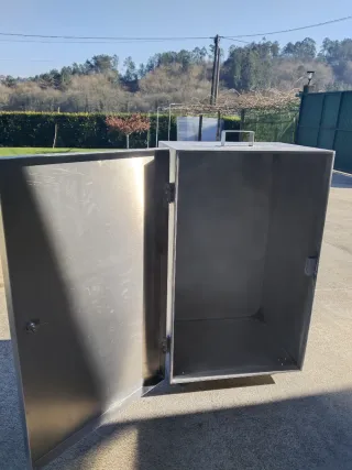 Baúl de aluminio con llave y ruedas