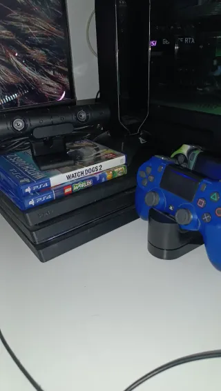 Lote PS4 Pro 1TB + cámara, mandos, juegos...
