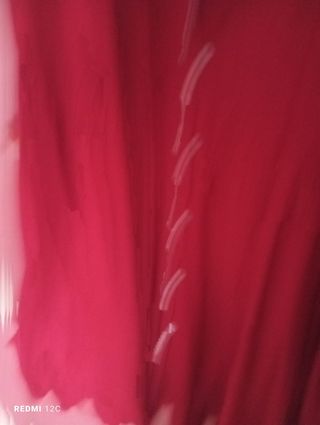 Vestido granate o burdeos,con volantes
