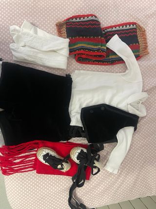 Traje tradicional niño terciopelo negro