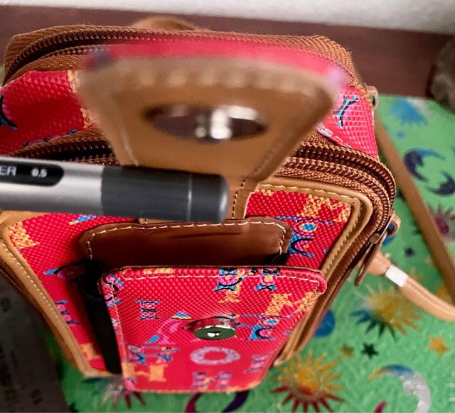 Bolso multicolor con compartimentos