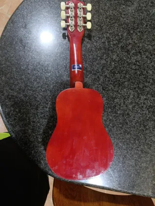 Guitarra infantil amarilla