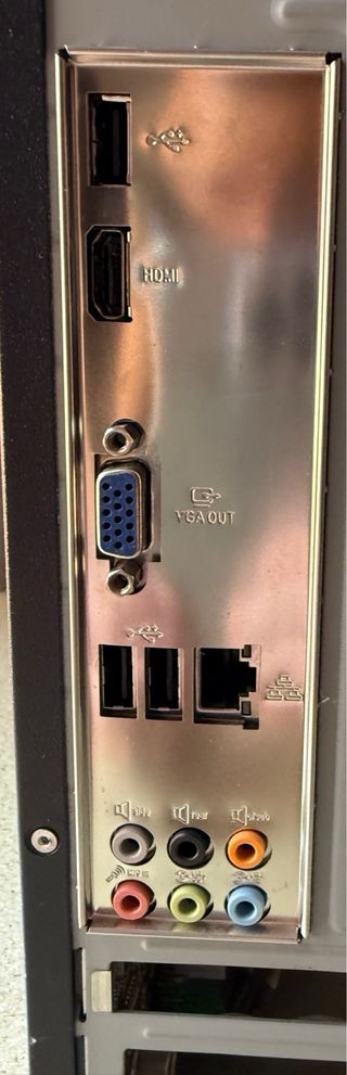 Ordenador de sobremesa más regalo pantalla