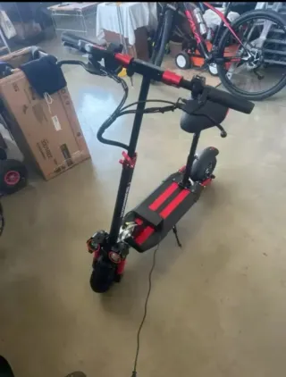 Patinete Eléctrico Negro y Rojo