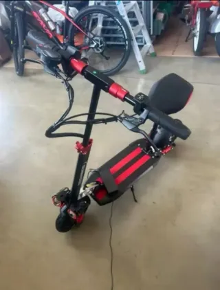 Patinete Eléctrico Negro y Rojo