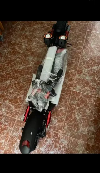 Patinete Eléctrico Negro y Rojo