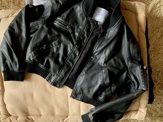 Cazadora Bomber Cuero Negra Bershka