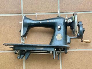 Máquina de coser antigua ALFA