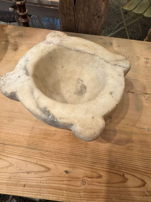 Mortero antiguo de mármol veteado