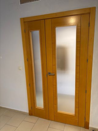 Puerta doble de madera con cristal de 72 y de 42