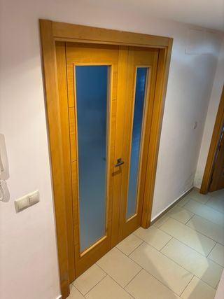 Puerta doble de madera con cristal de 72 y de 42