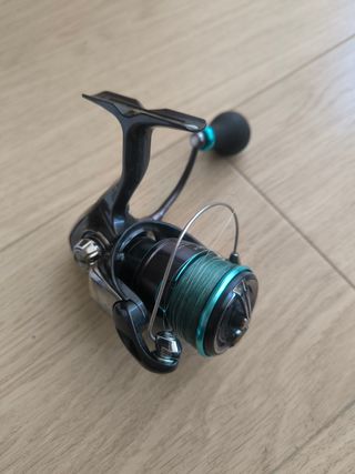 Carrete Daiwa Emeraldas LT2500S-H + trenzado