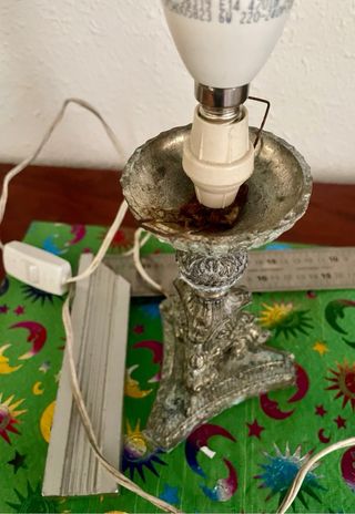 Lámpara de bronce estilo antiguo