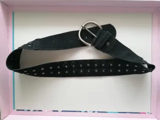 Cinturón negro ante tachuelas