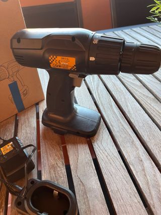 Taladro Atornillador 12V con Cargador y Batería