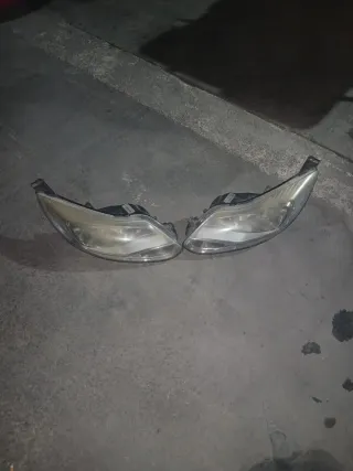 Faros Ford Focus 2011
