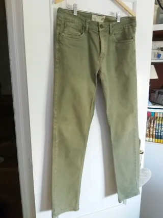 Pantalones vaqueros verde militar