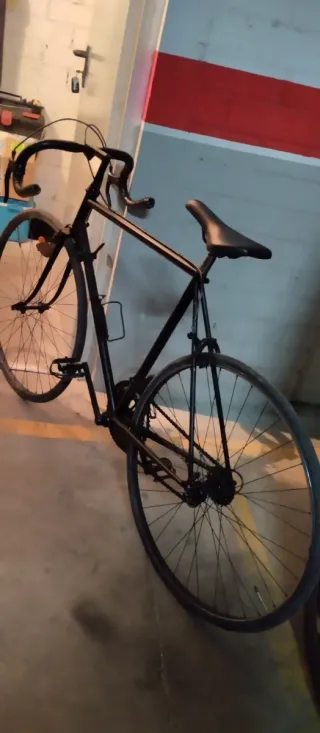 Bicicleta de carretera de color negro 7 velocidade