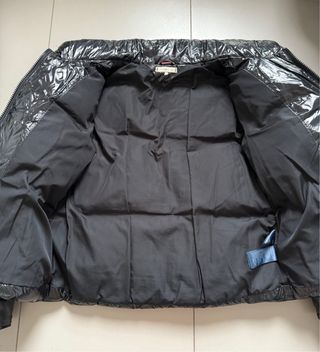 Chaqueta Tommy Hilfiger brillante negra