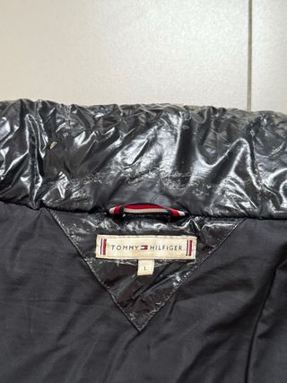 Chaqueta Tommy Hilfiger brillante negra