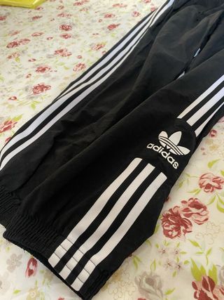 Chándal Adidas Negro con Rayas Blancas