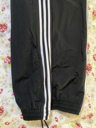 Chándal Adidas Negro con Rayas Blancas