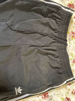 Chándal Adidas Negro con Rayas Blancas